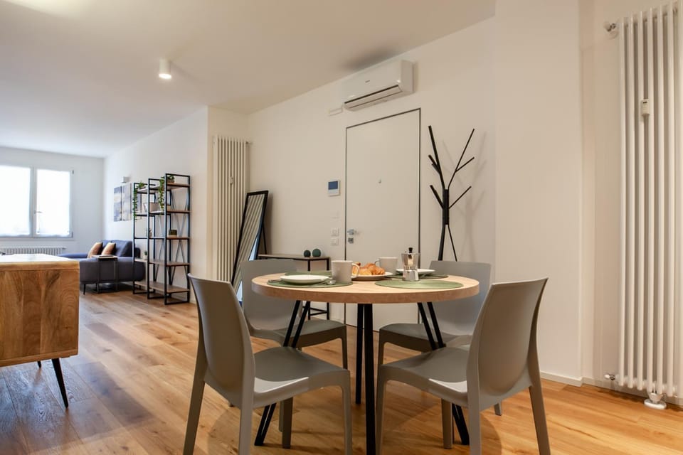 Living room, Dining area, air conditioner