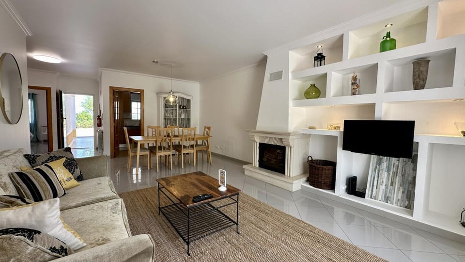 Communal lounge/ TV room, Living room