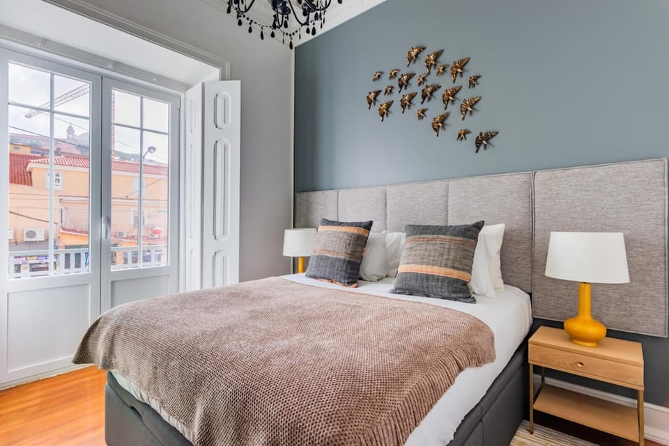 Elegant 2BR + Gourmet Kitchen | Mid-Term Lisbon Apartment in Lisbon
