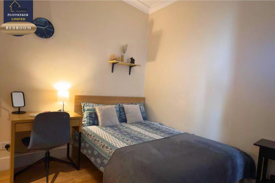 West Kensington 1BR 1-Min Tube Heathrow Direct Apartment in City of Westminster