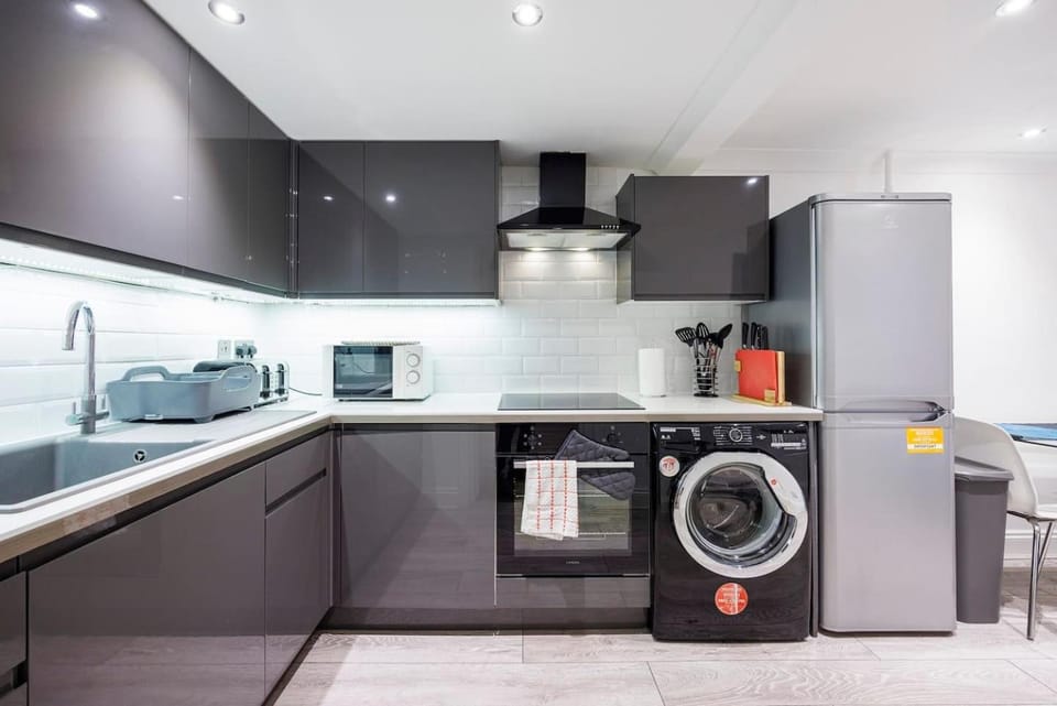 Elegant West Kensington Studio Central London Apartment in City of Westminster