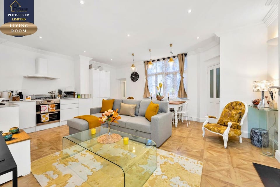 Communal lounge/ TV room, TV and multimedia, Living room, Seating area, fireplace