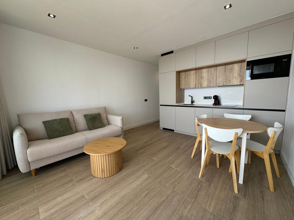 Kitchen or kitchenette, Living room, Seating area, Dining area