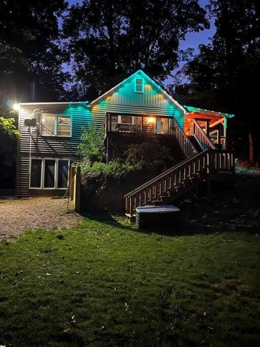Nice little cabin at the lake Cabin in High Rock Lake