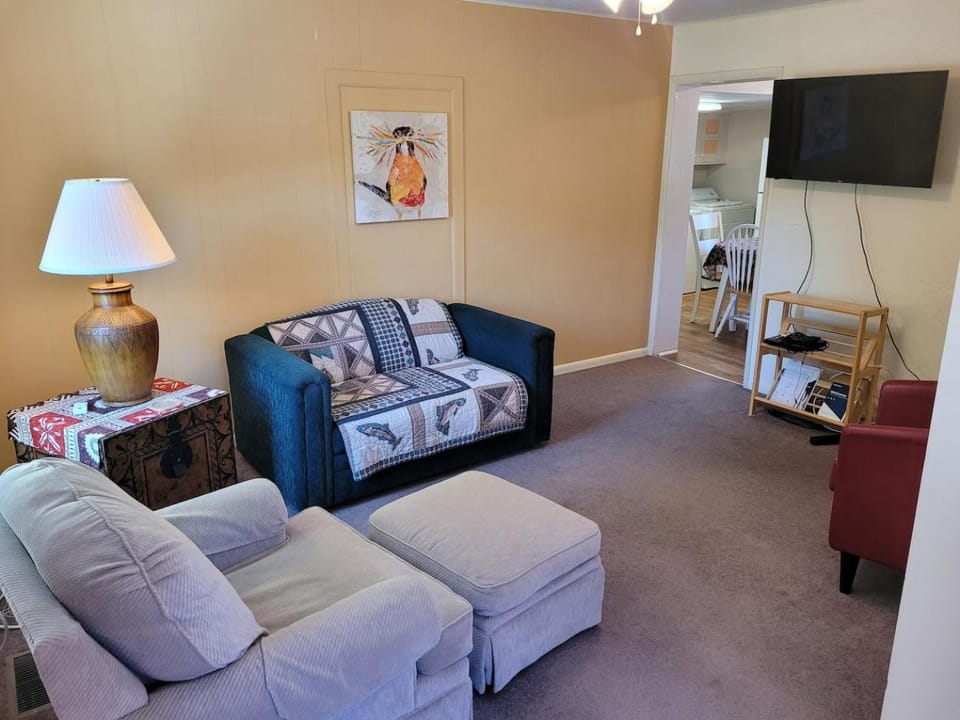 New! 307 HP Cottage - Cute & Great Location! House in Frankfort