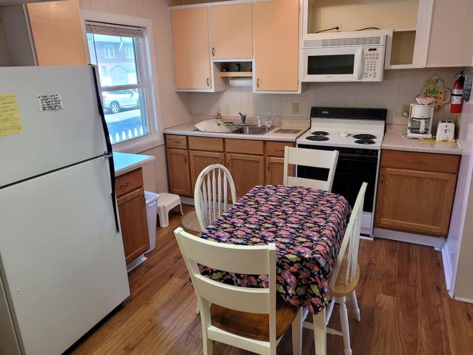 New! 307 HP Cottage - Cute & Great Location! House in Frankfort