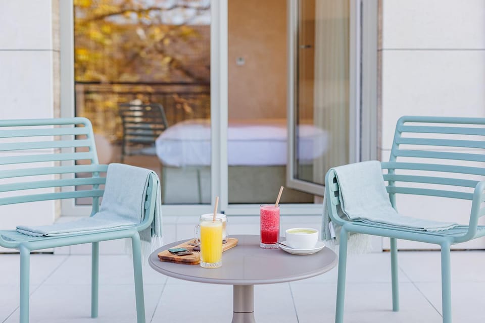 Day, Coffee/tea facilities, View (from property/room), Balcony/Terrace, Food and drinks, Seating area, Food