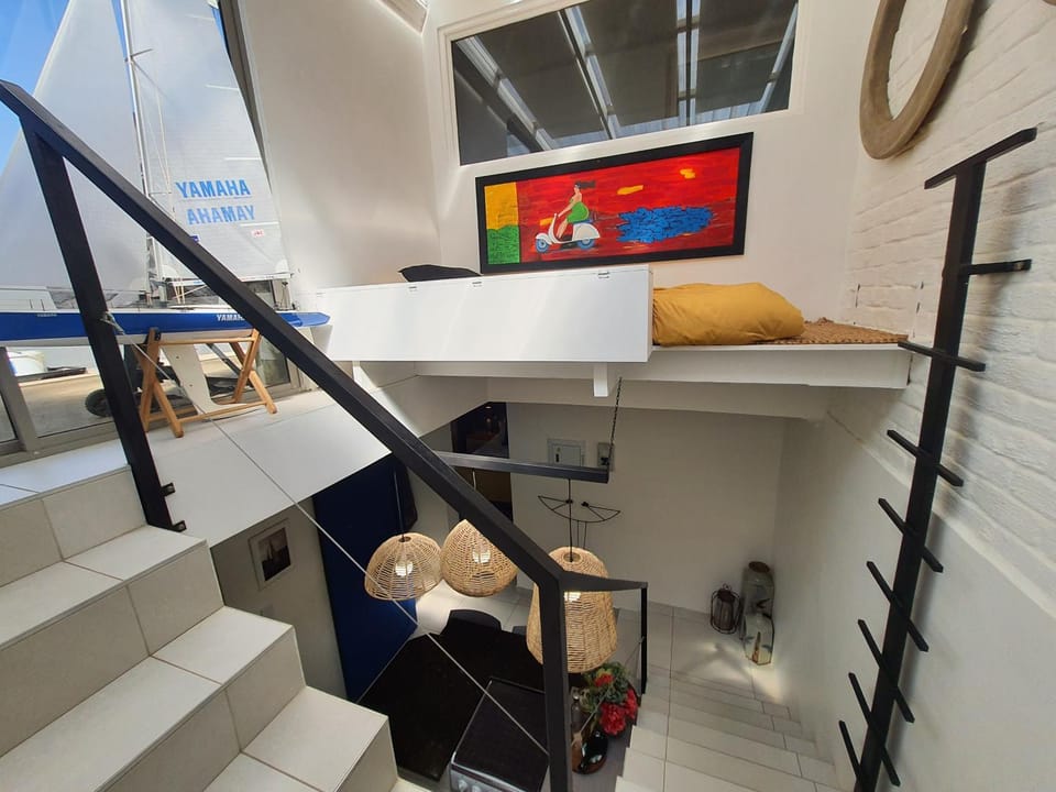 Facade/entrance, Decorative detail, Bedroom, bunk bed