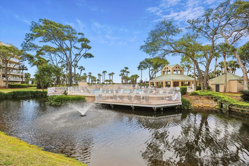 205 Barrington Arms- Oceanfront, Pool! Free Activities Included House in Hilton Head Island