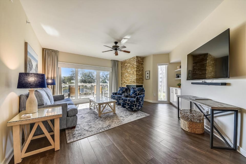 205 Barrington Arms- Oceanfront, Pool! Free Activities Included House in Hilton Head Island