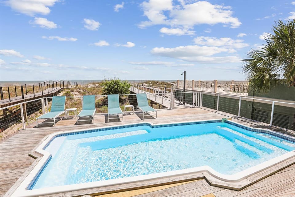 2 Collier Beach- Oceanfront, Dog Friendly , Private Pool, FREE Activities House in Hilton Head Island
