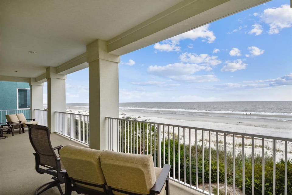 29 Singleton Beach Place- Luxury Oceanfront, Pool, Pool Table, Free Activities Included House in Hilton Head Island