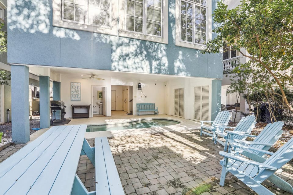 27 Corine Lane- Near Ocean Home with Pool, Seasonal Beach Shuttle! FREE Activities Included House in Hilton Head Island