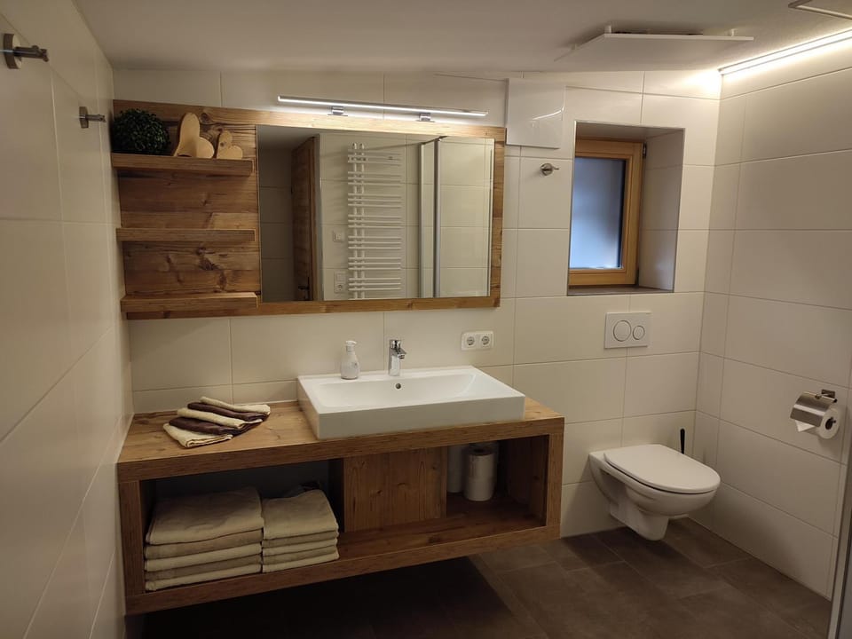 Toilet, Bathroom, towels