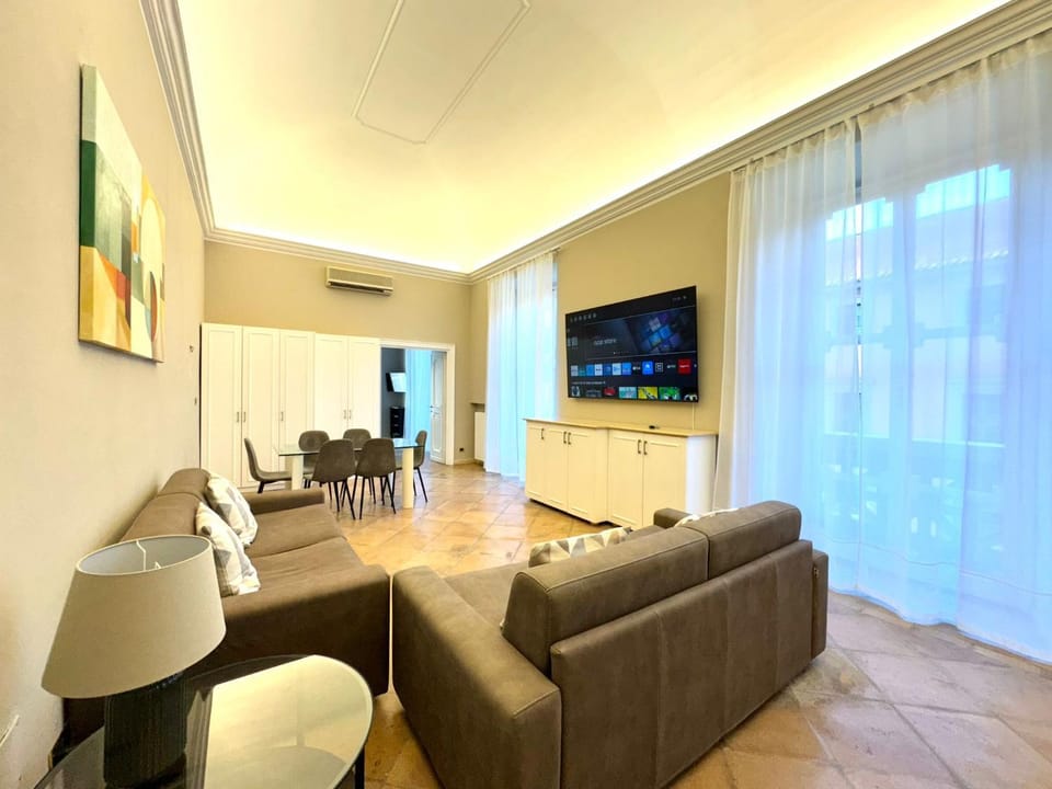 TV and multimedia, Living room, Seating area, air conditioner