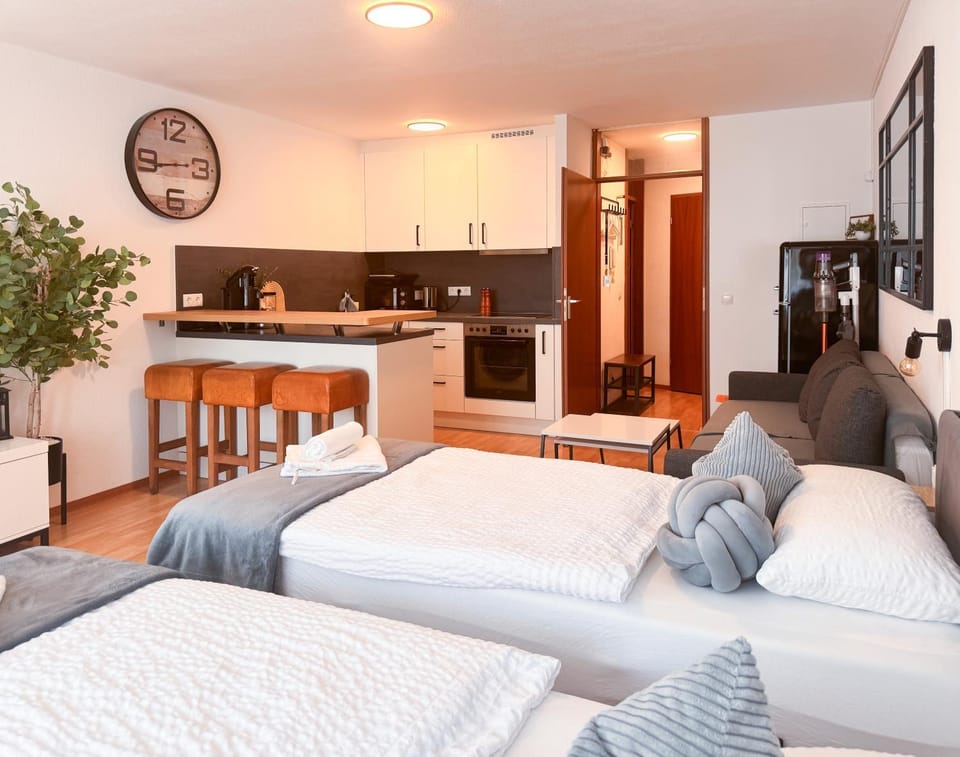 Bed, Bedroom, kitchen