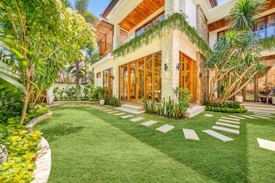Villa Chicago Brand new 7 BDR private pool Villa in North Kuta