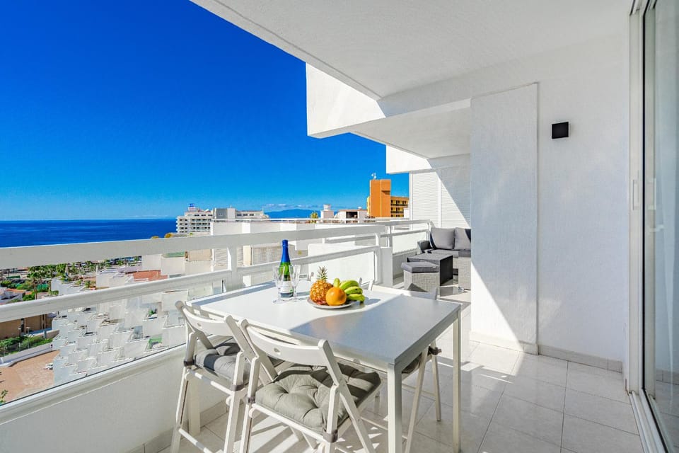 View (from property/room), Balcony/Terrace, Dining area