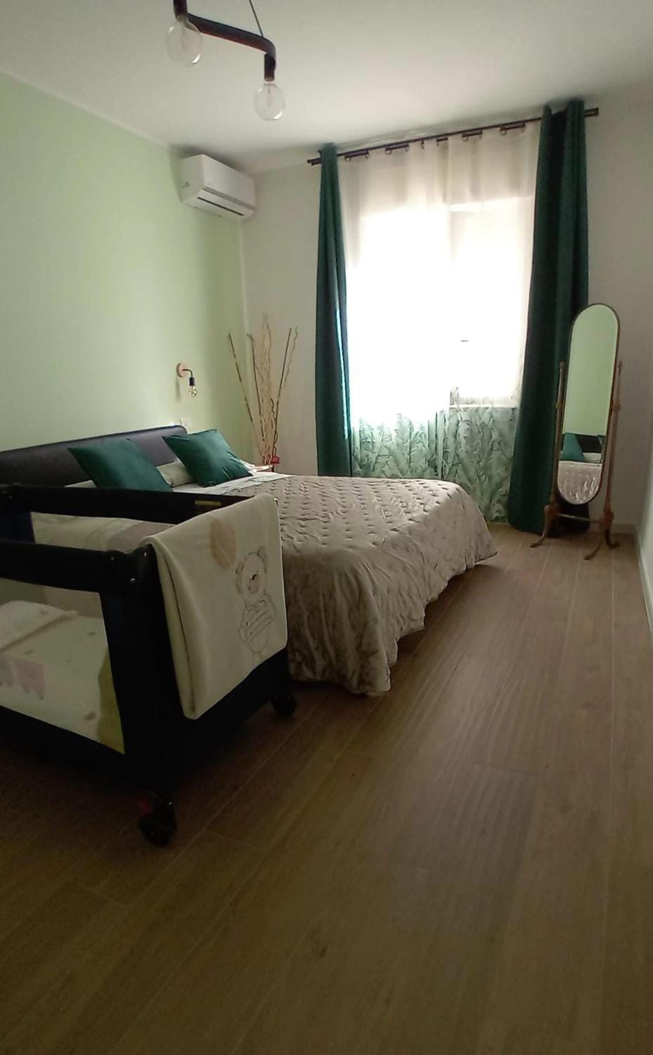 Bed, Photo of the whole room, Bedroom, air conditioner