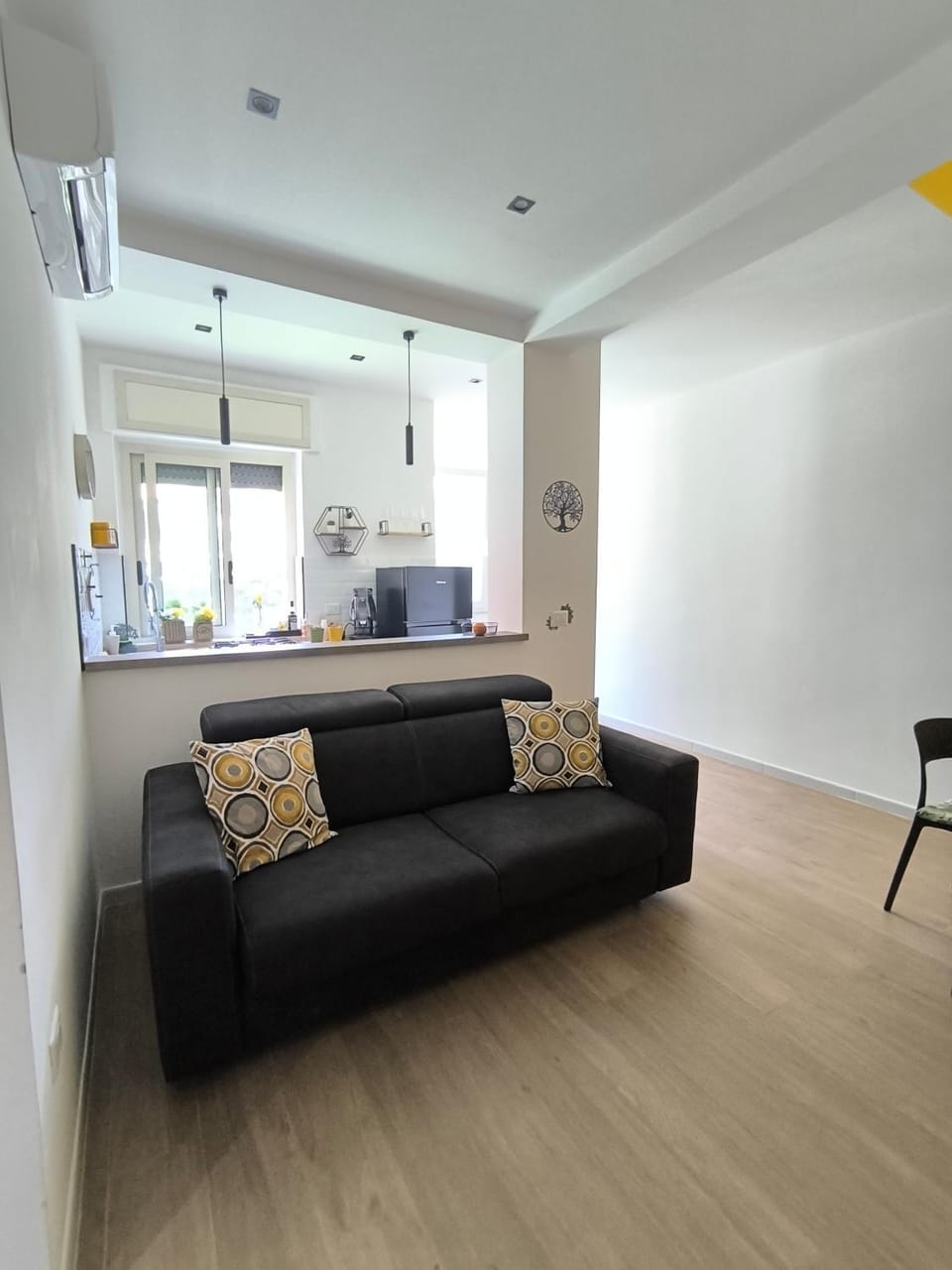 Kitchen or kitchenette, Living room, Seating area
