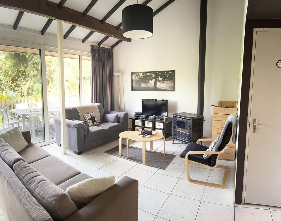 Communal lounge/ TV room, TV and multimedia, Living room