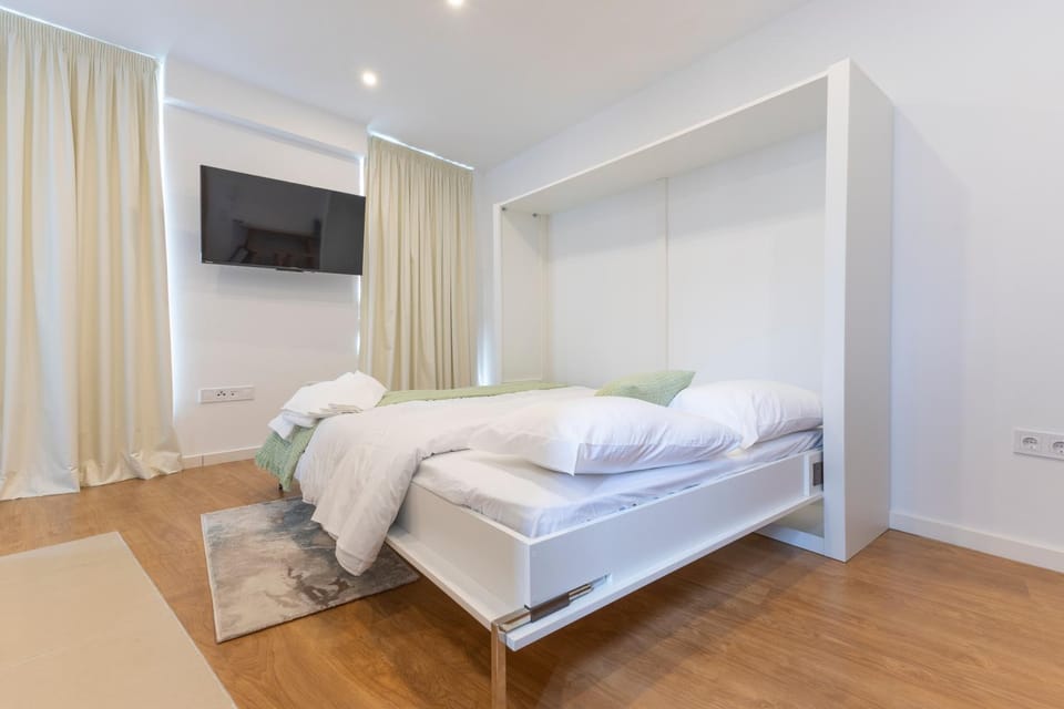 Bed, TV and multimedia