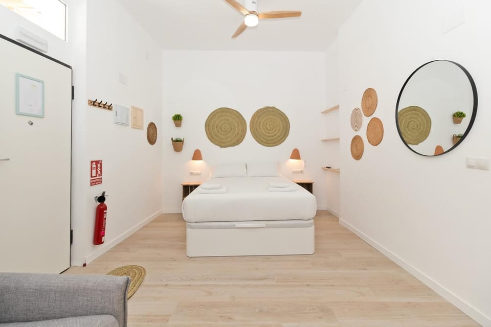 Photo of the whole room, Bedroom