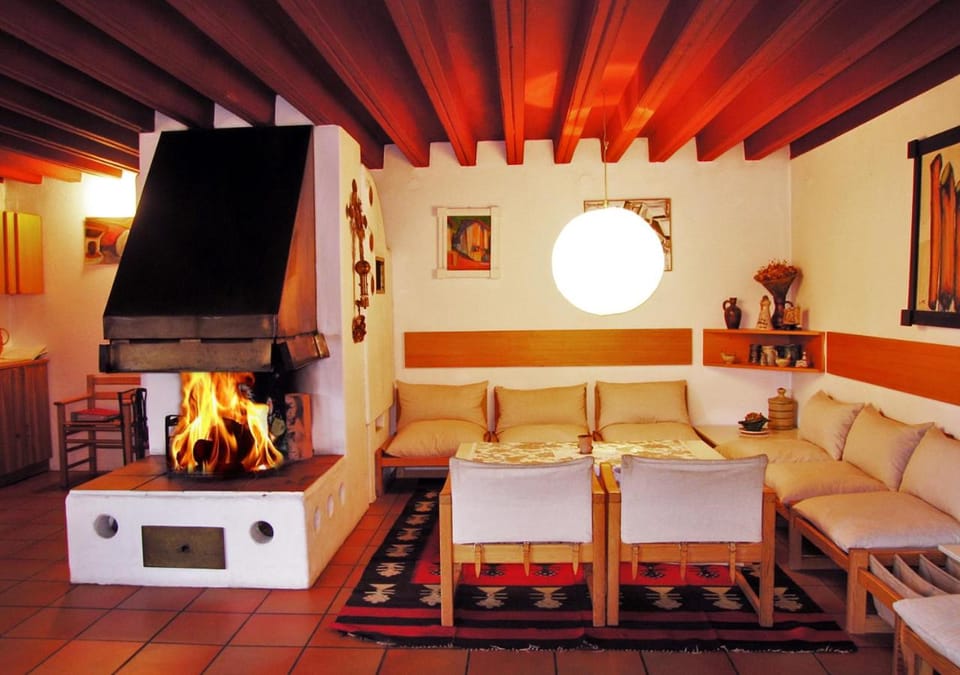 Communal lounge/ TV room, Living room, Seating area