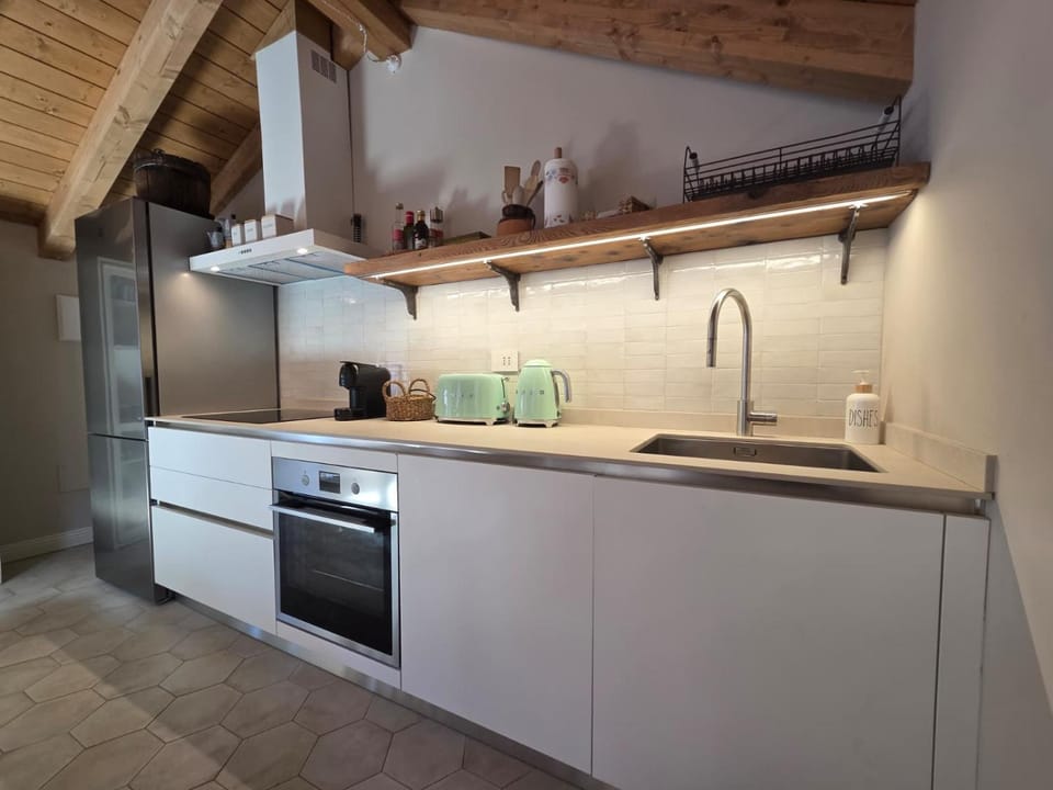 Coffee/tea facilities, Kitchen or kitchenette, dishwasher, oven, pet friendly, stove, toaster