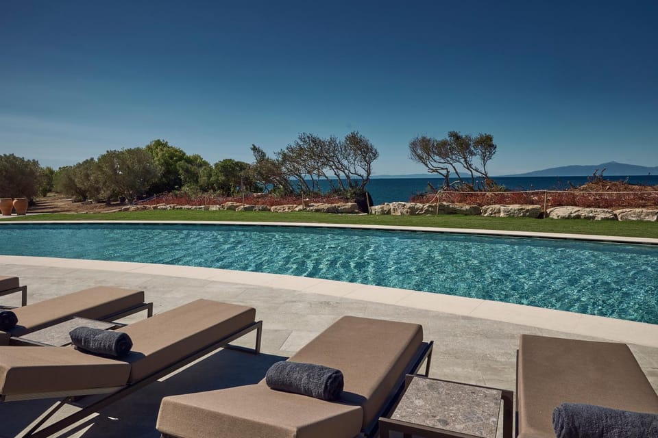 Pool view, Sea view, Swimming pool, sunbed