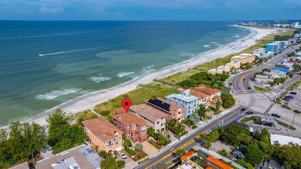 Beachfront Villa Pool Spa Fire Pit & Pool Table House in Sunset Beach