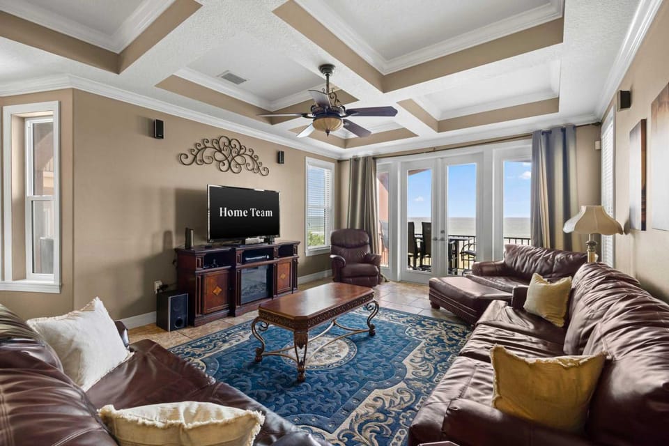 Beachfront Villa Pool Spa Fire Pit & Pool Table House in Sunset Beach