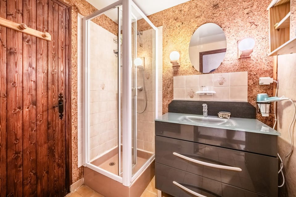 Bathroom, Living room