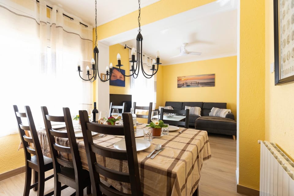 TV and multimedia, Living room, Seating area, Dining area, fireplace, internet, locker