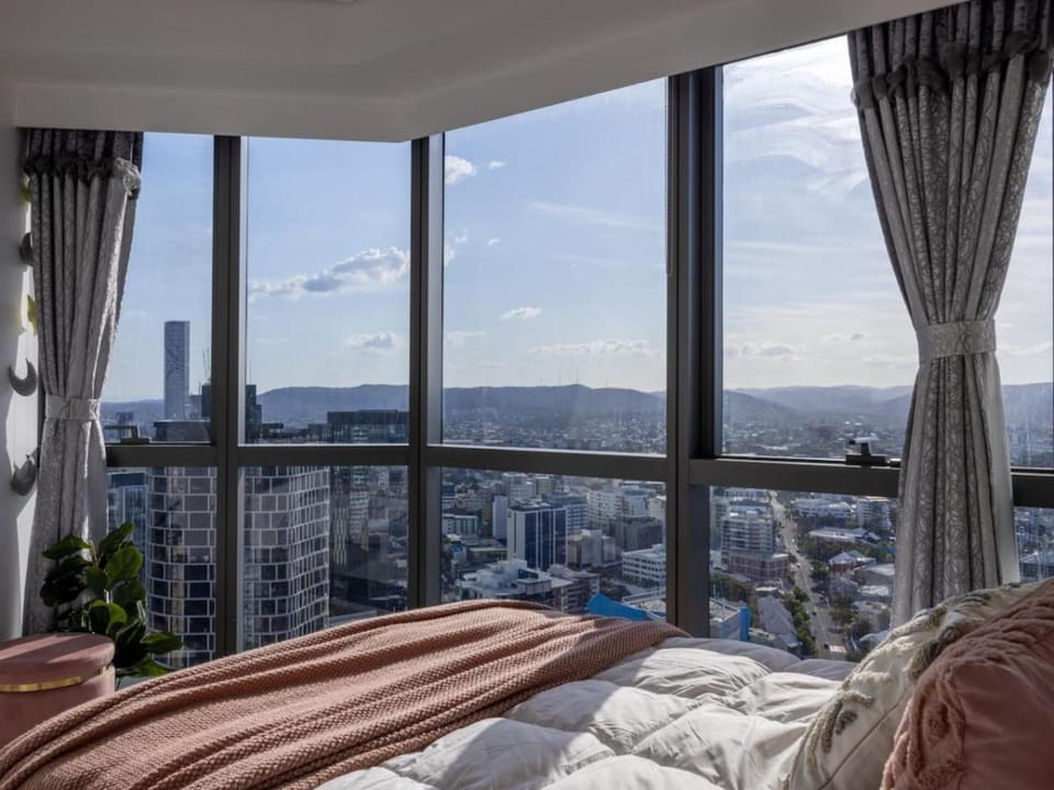 Luxury 3BR Suite Stunning Skyline-River-View at CBD Apartment in Brisbane City