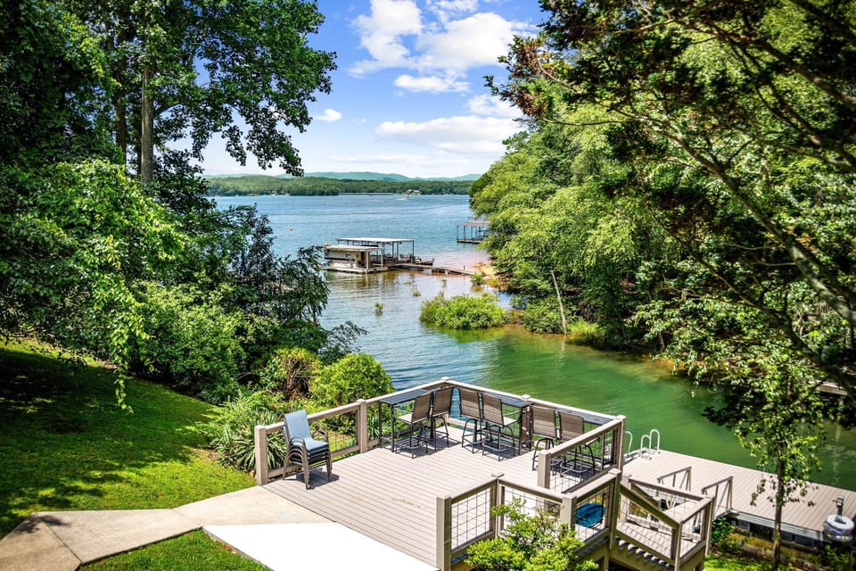 Blue Ridge Lake Home w/ Hot Tub in Morganton! House in Morganton