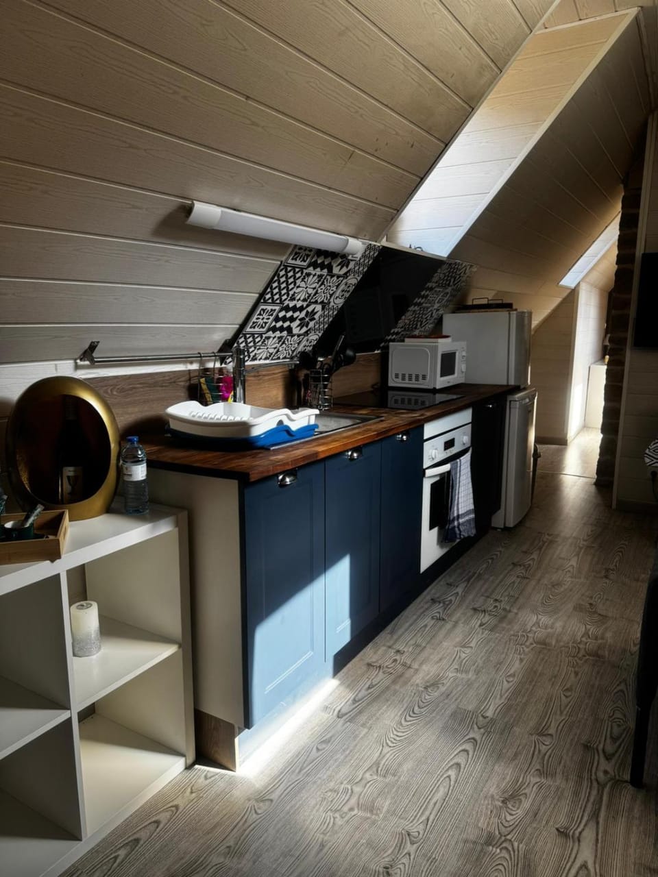 Kitchen or kitchenette, oven, stove