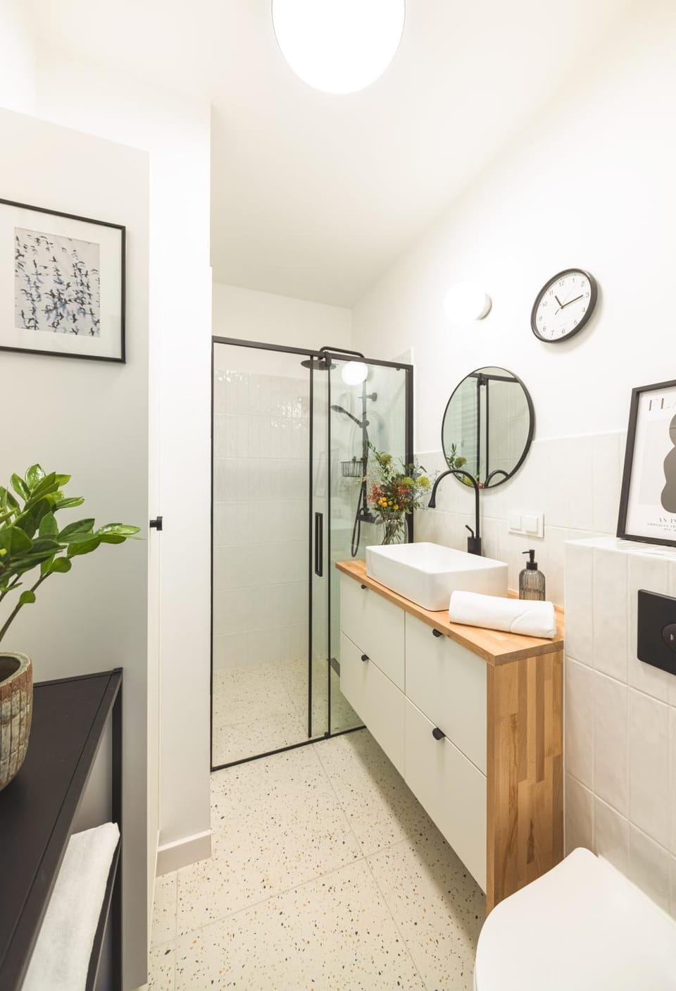 Shower, Toilet, Bathroom, towels