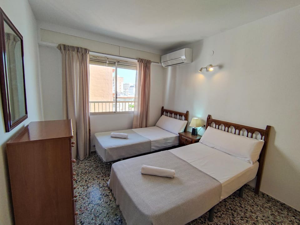 Spring, Bed, Activities, Winter, Summer, Bathroom, Balcony/Terrace, Photo of the whole room, Beach, Hiking, Animals, Animals, Animals, Bedroom, Autumn, Pets, Pets, Pets, Mountain view, Sports, Entertainment, children, children, children, young children, young children, young children, older children, older children, older children, group of guests, group of guests, group of guests, Family, Family, Family, Bath, Parking, microwave, pet friendly, pet friendly, washing machine, elevator, air conditioner