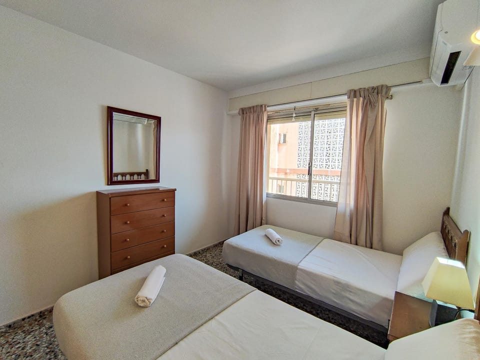 Spring, Bed, Activities, Winter, Summer, Bathroom, Balcony/Terrace, Photo of the whole room, Beach, Hiking, Animals, Animals, Animals, Bedroom, Autumn, Pets, Pets, Pets, Mountain view, Sports, Entertainment, children, children, children, young children, young children, young children, older children, older children, older children, group of guests, group of guests, group of guests, Family, Family, Family, Bath, Parking, microwave, pet friendly, pet friendly, washing machine, elevator, air conditioner