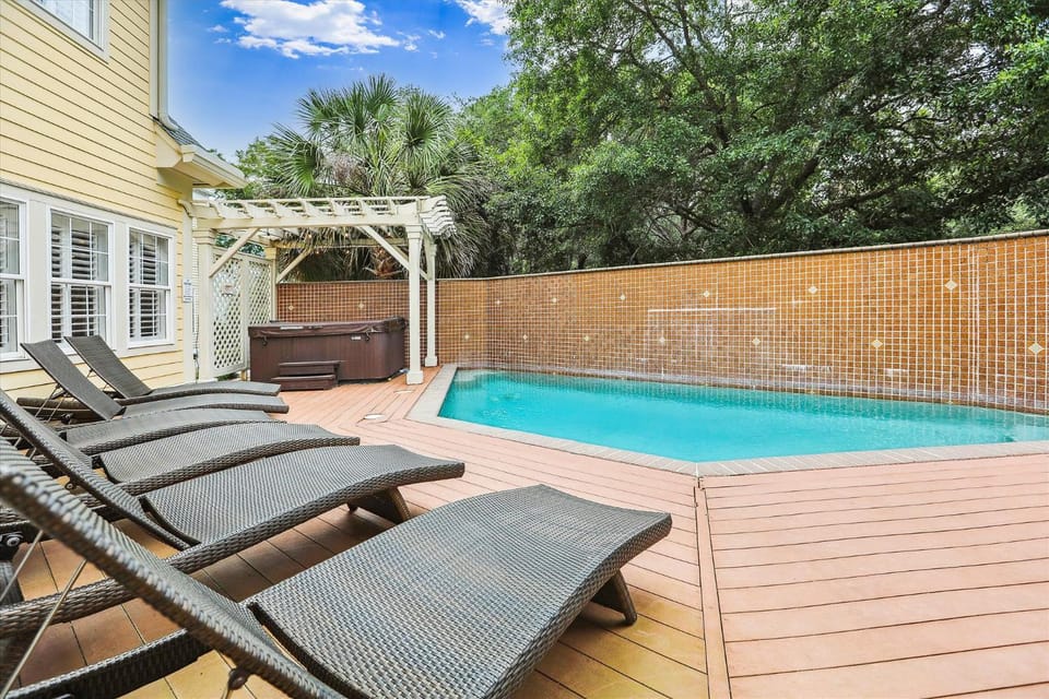 3 Surfwatch Way- Private Pool & Hot Tub, Short Walk To Beach, FREE Activities Included House in Hilton Head Island