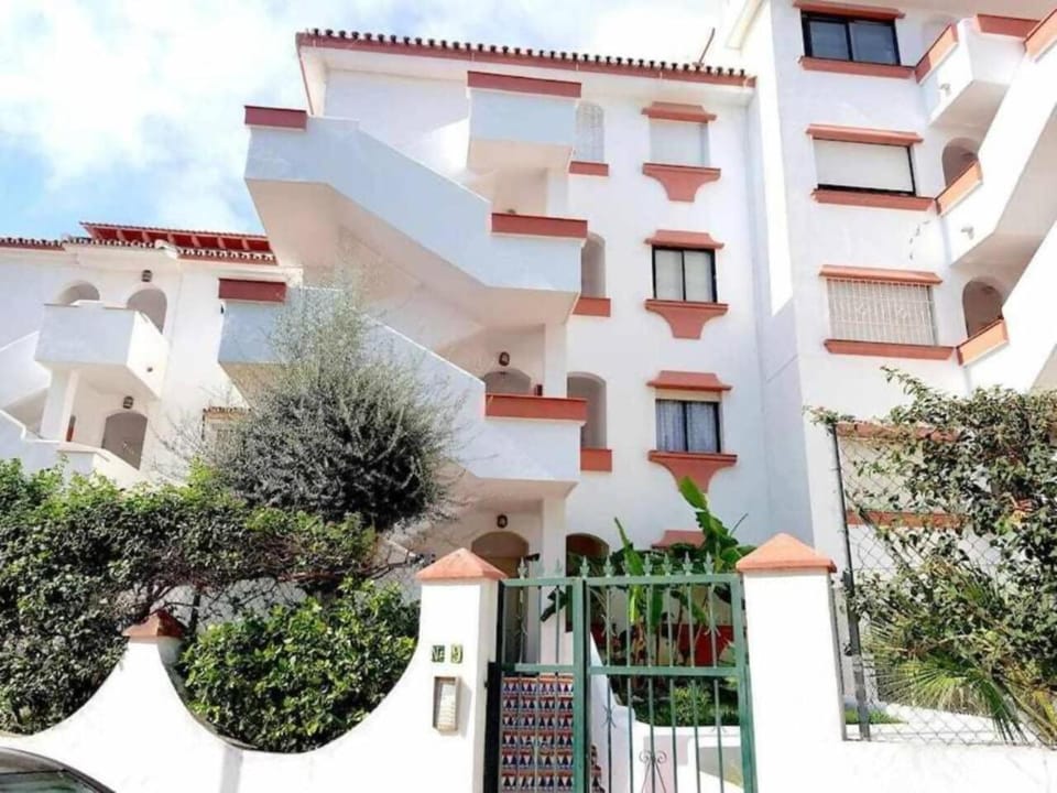 Torremolinos: Quiet 1bedroom with pool & sea views Apartment in Torremolinos