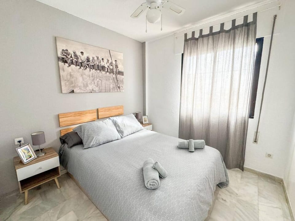 Torremolinos: Quiet 1bedroom with pool & sea views Apartment in Torremolinos