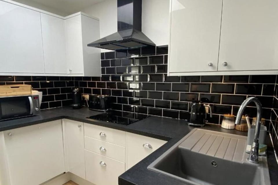 Self contained 2 person dog friendly apartment Free parking Apartment in Louth