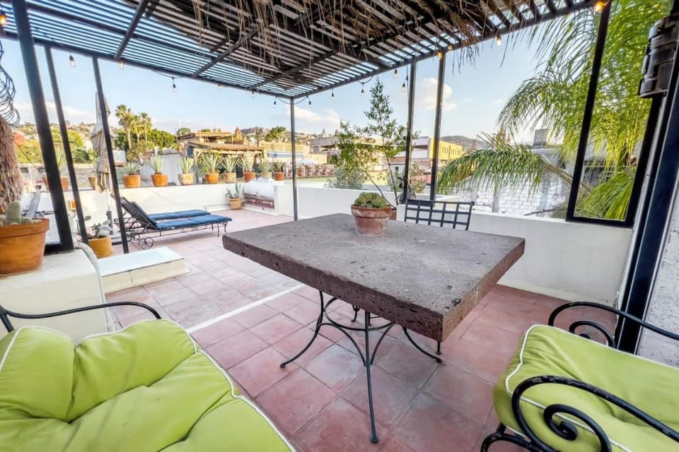 CASA RUBEO - San Miguel Rooftop Casa, Free Parking, AC, Centro House in San Miguel de Allende
