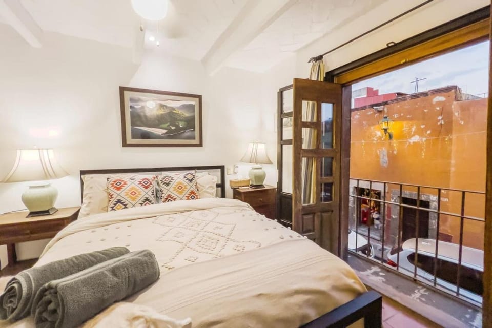 CASA RUBEO - San Miguel Rooftop Casa, Free Parking, AC, Centro House in San Miguel de Allende