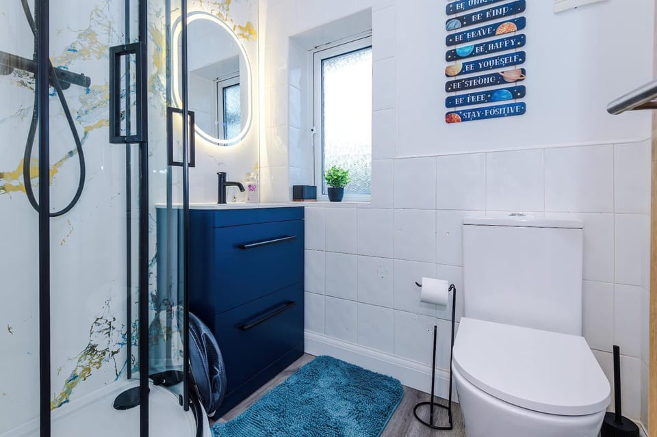 Large 3 Bed House Sleeps 7 By Host A Home House in Manchester