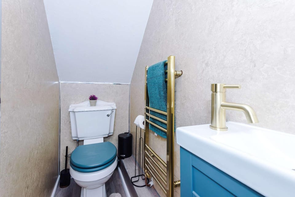 Large 3 Bed House Sleeps 7 By Host A Home House in Manchester