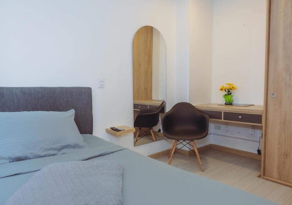 Bed, Seating area
