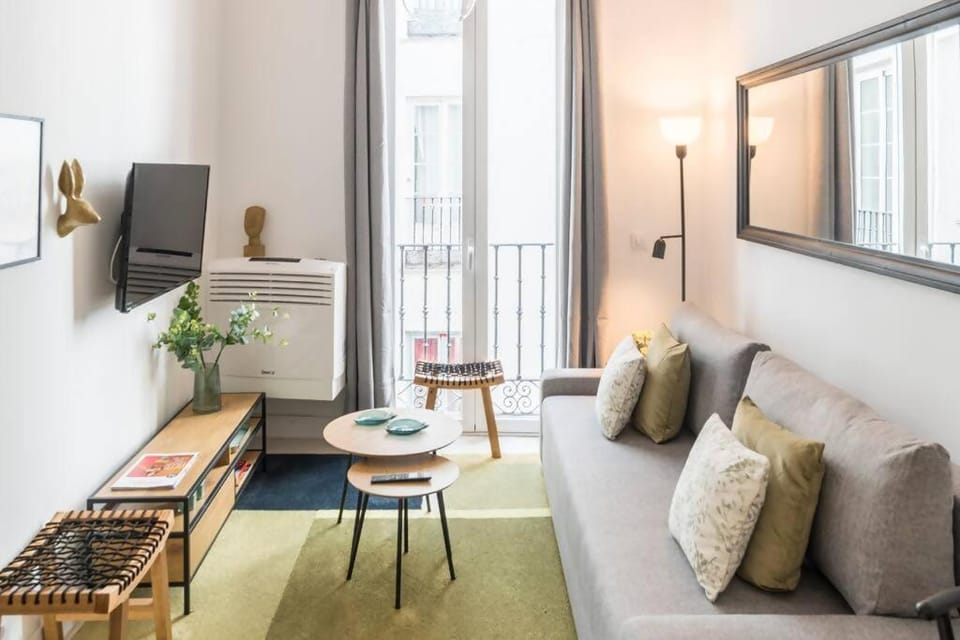 Gran Vía - Sol - Best Location in Center of Madrid Apartment in Centro